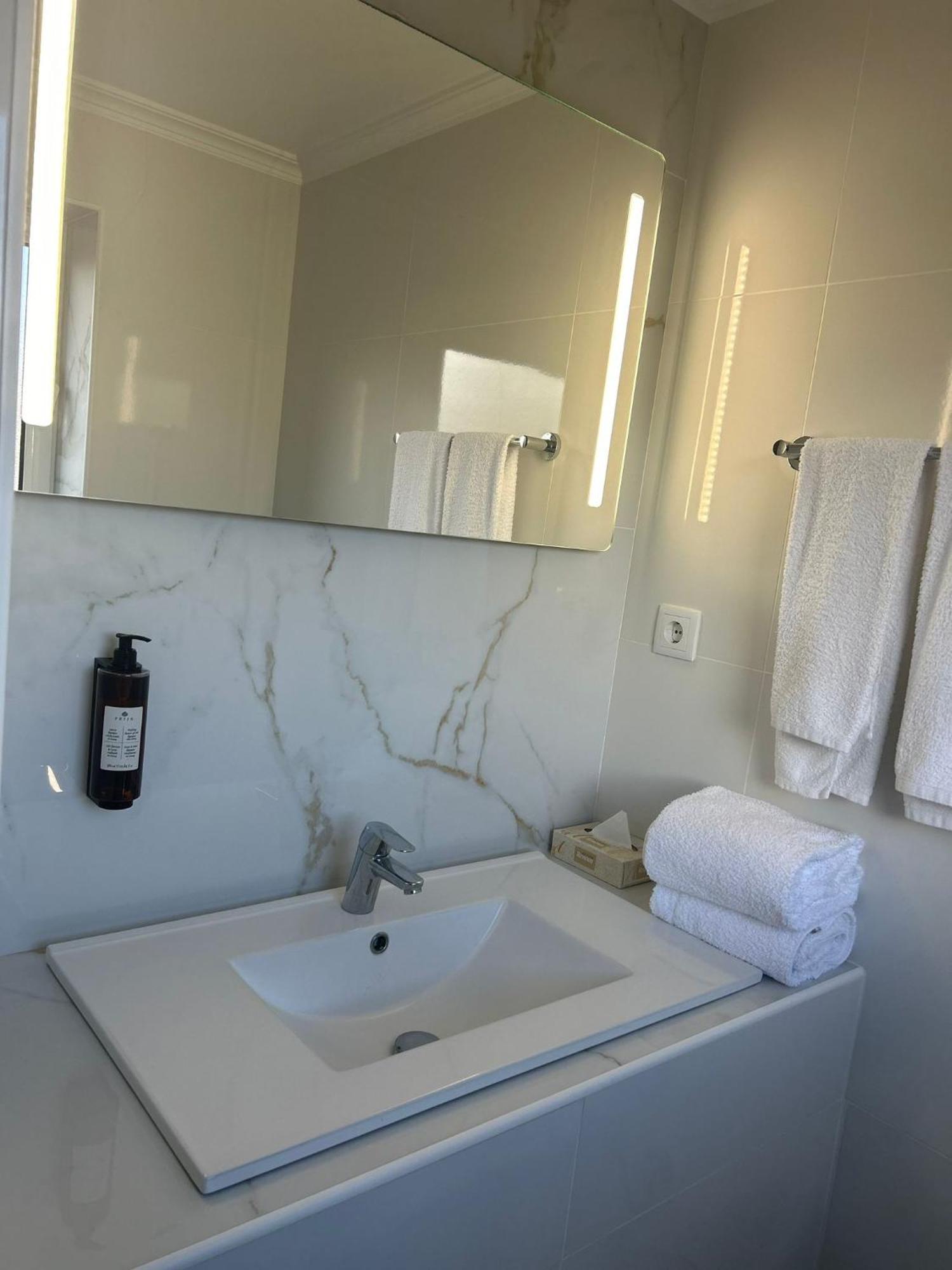 Sao Francisco Accommodation ฟุงชาล ภายนอก รูปภาพ